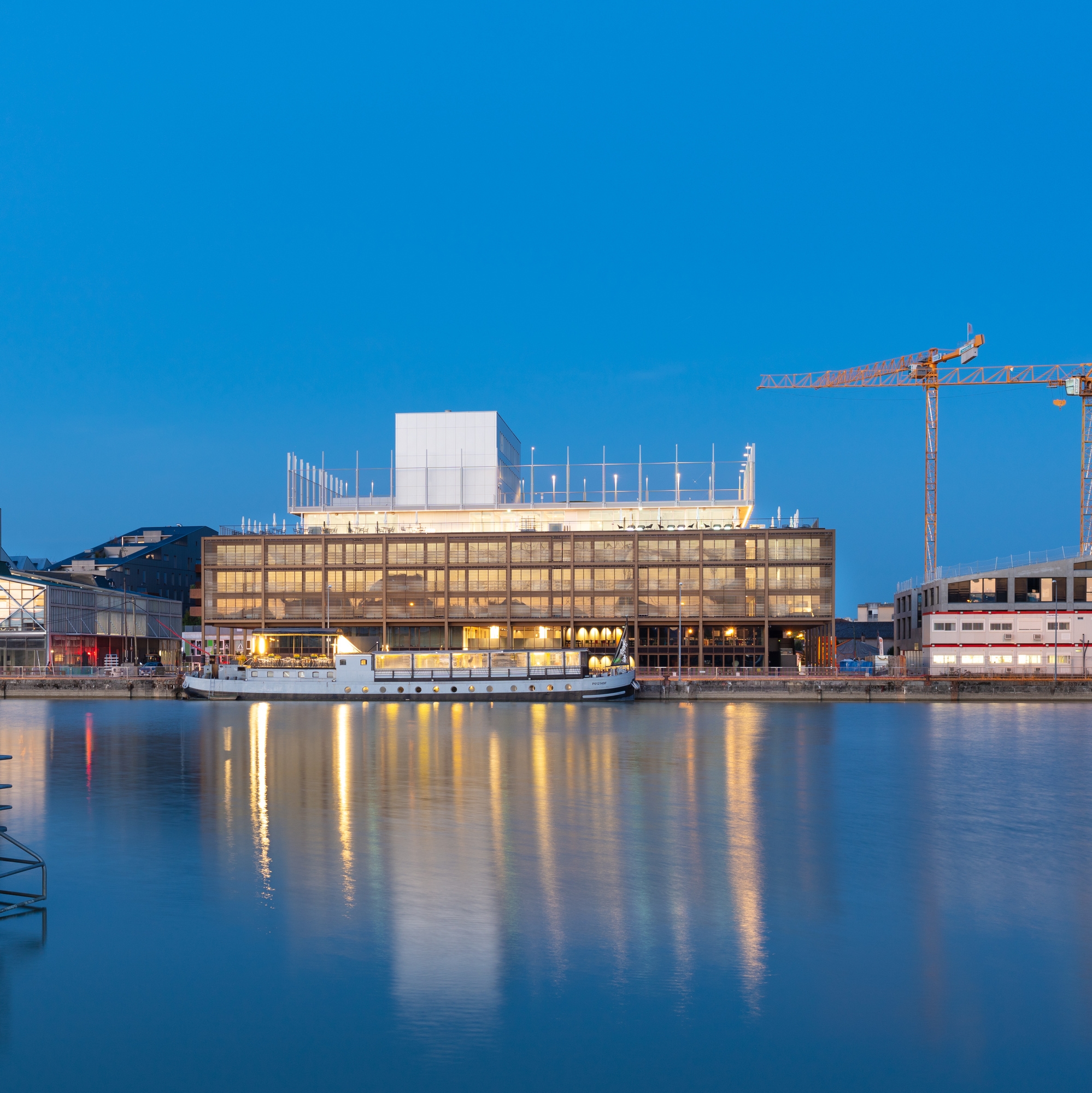 G6 DOCK MULTIFUNCTIONAL COMPLEX