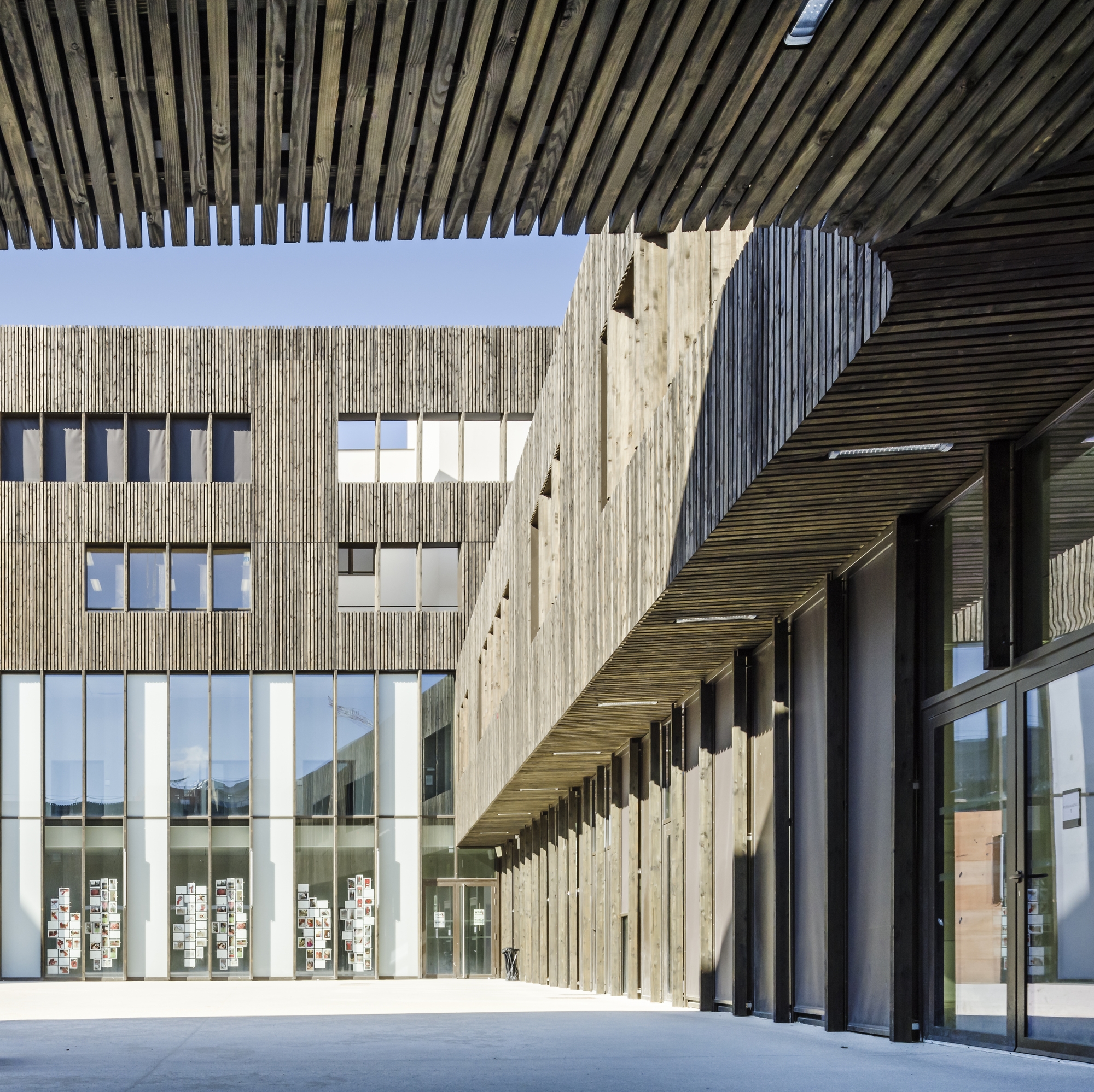 High School, La Plaine Saint-Denis - Image 1